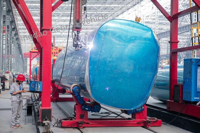 Aluminium Oil Tanker Semi Trailer Factory Show1  3